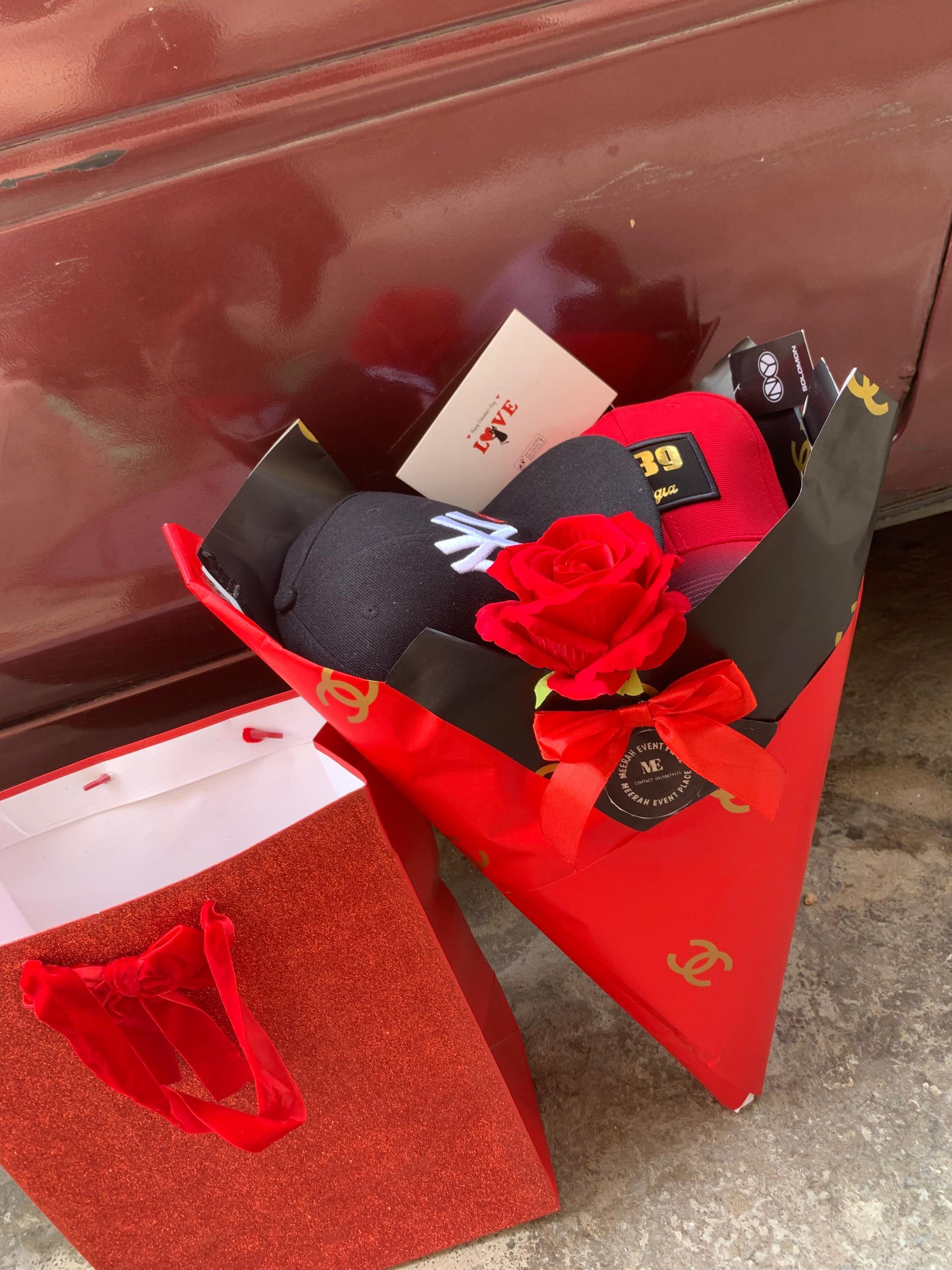 Trelluna For Him cap bouquet with two caps, rose and card