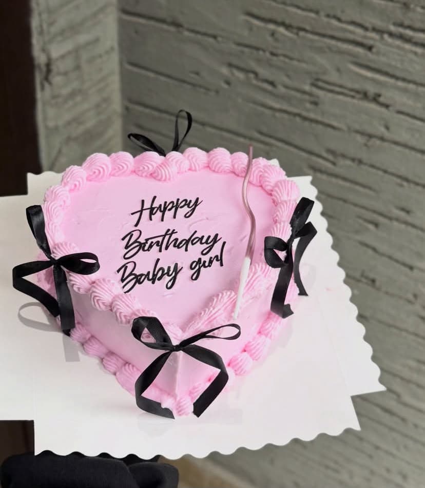 6-inch, single-layer cake for a Trelluna Build a Gift