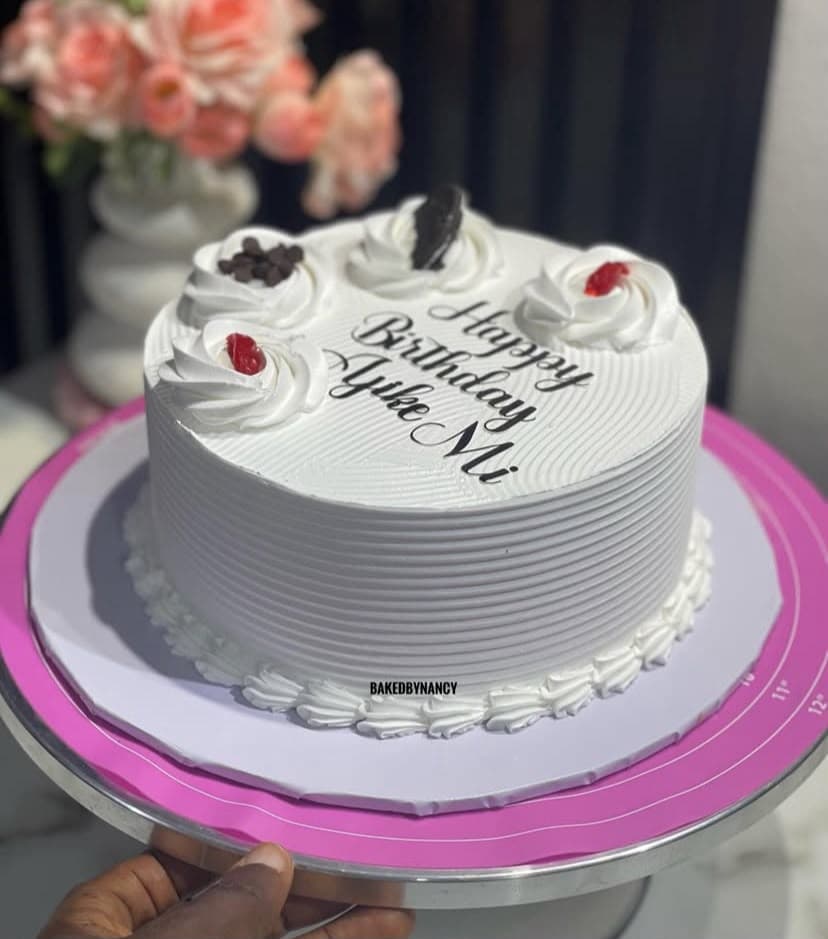 7-inch, single-layer cake for a Trelluna Build a Gift