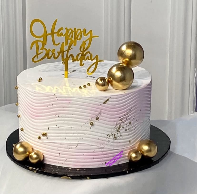 8-inch, two-layer cake for a Trelluna Build a Gift