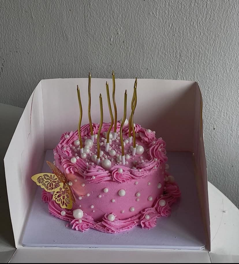 6-inch, single-layer cake with candles for a Trelluna Build a Gift