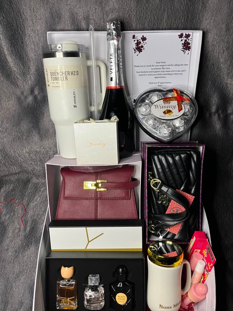 Trelluna luxury female gift box with handbag, purse, Stanley sippy cup, jewelry set, perfume set, chocolates, customized mirror mug, lip care set, card and decor box
